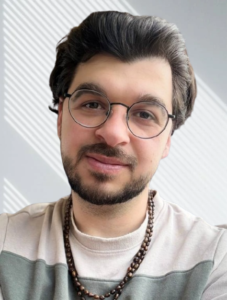 مەزادخانەی شۆڕشگێڕەکان